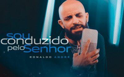 Ronaldo André canta “Sou Conduzido Pelo Senhor”
