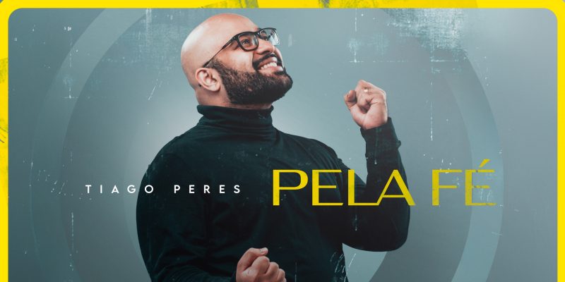 Tiago Peres presenteia o público com a canção “Pela Fé”, a força de confiar em Deus